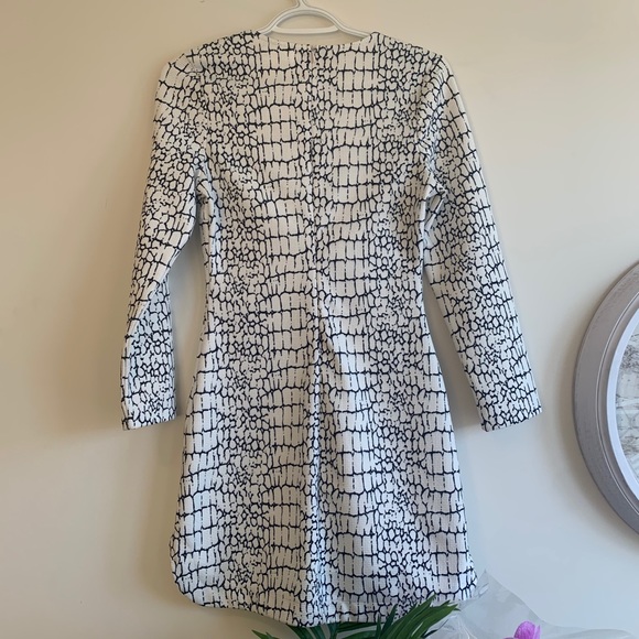 Long sleeve bodycon dress - Picture 5 of 6